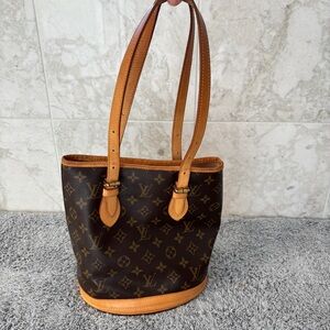 Authentic LOUIS VUITTON Petit Bucket Bag Monogram Canvas